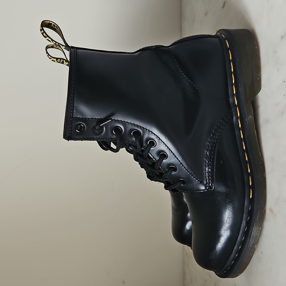 DR. MARTENS: 1460W Classic Black Leather Combat Boots